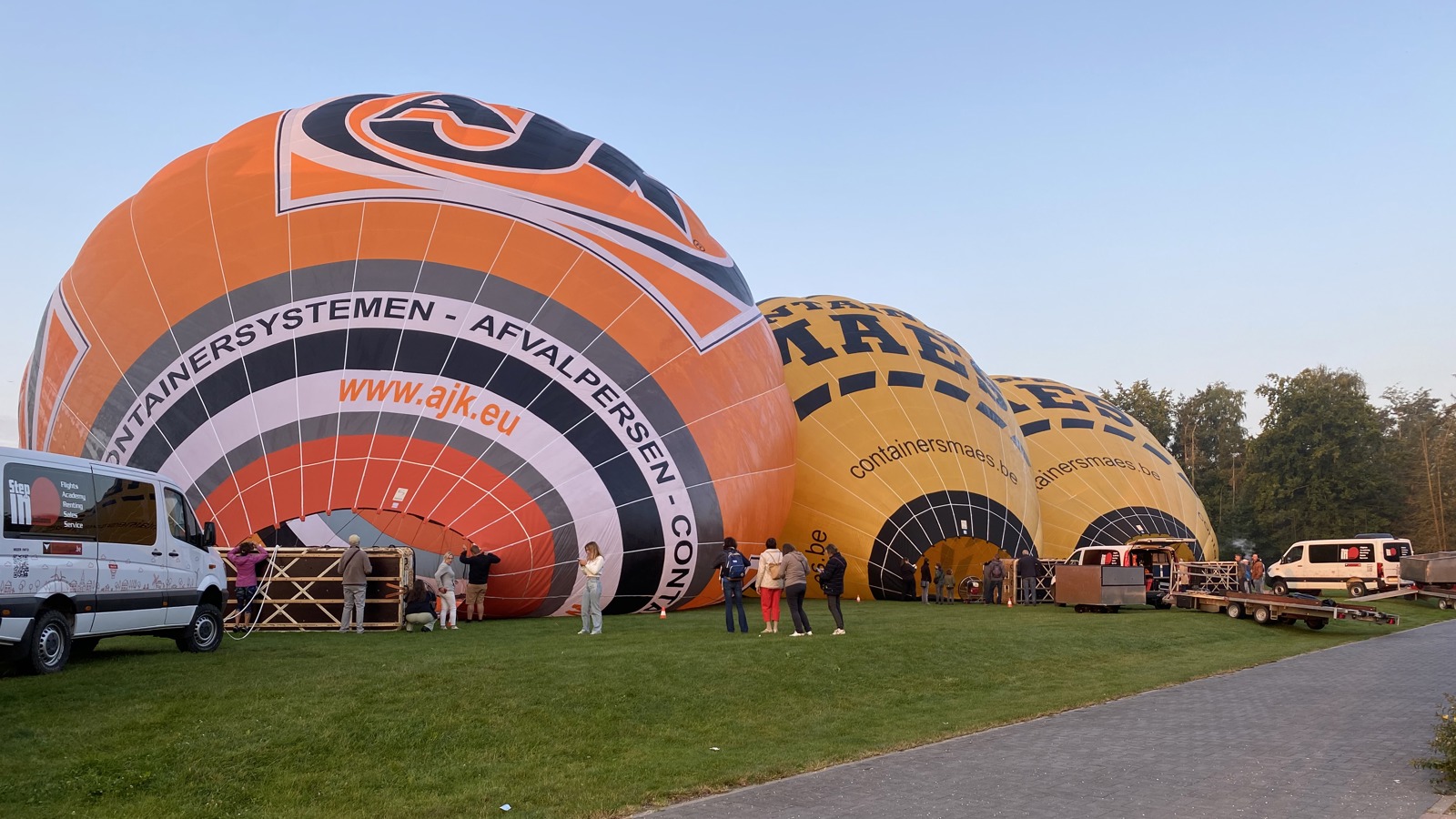 in de ochtend ballonvaren
